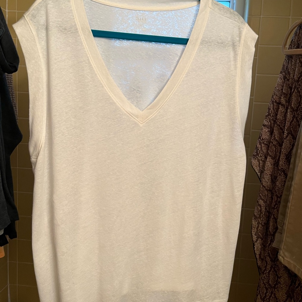 White muscle type tshirt